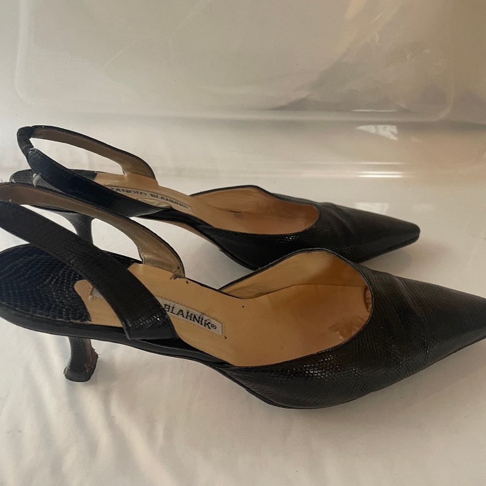 Strap low heels, black. Leather with a grain.